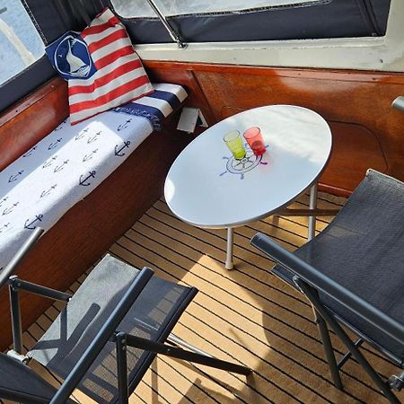 Boat Allemansfreon - Kamperen Op Het Water - Niet Om Mee Te Varen - Read Host Profile-Lees Hostprofiel Jutrijp エクステリア 写真