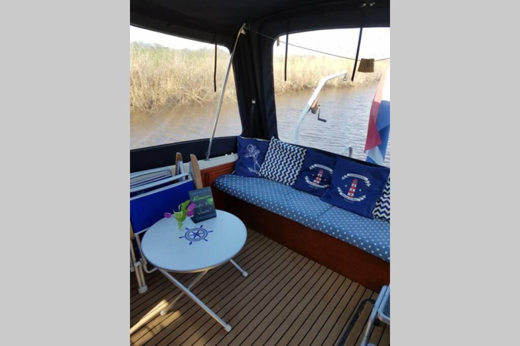 Boat Allemansfreon - Kamperen Op Het Water - Niet Om Mee Te Varen - Read Host Profile-Lees Hostprofiel Jutrijp エクステリア 写真