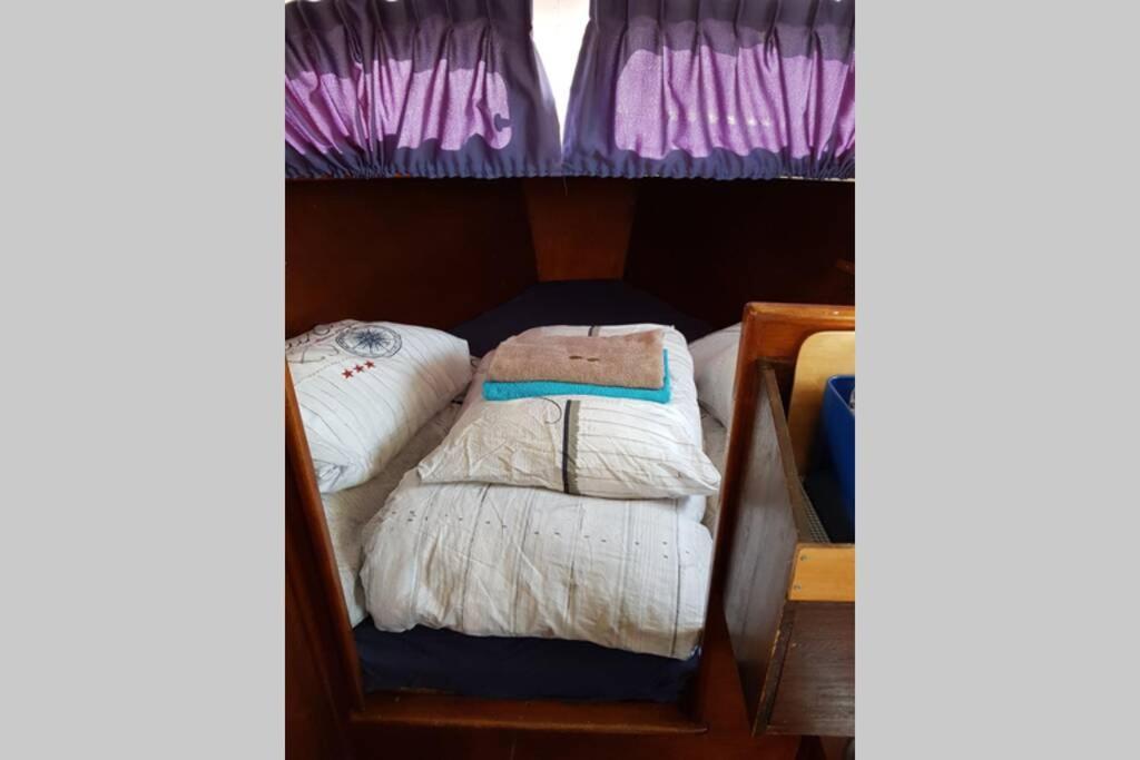 Boat Allemansfreon - Kamperen Op Het Water - Niet Om Mee Te Varen - Read Host Profile-Lees Hostprofiel Jutrijp エクステリア 写真