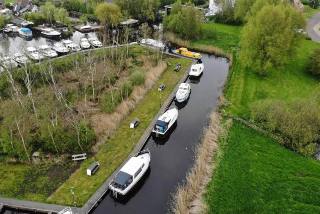 Boat Allemansfreon - Kamperen Op Het Water - Niet Om Mee Te Varen - Read Host Profile-Lees Hostprofiel Jutrijp エクステリア 写真