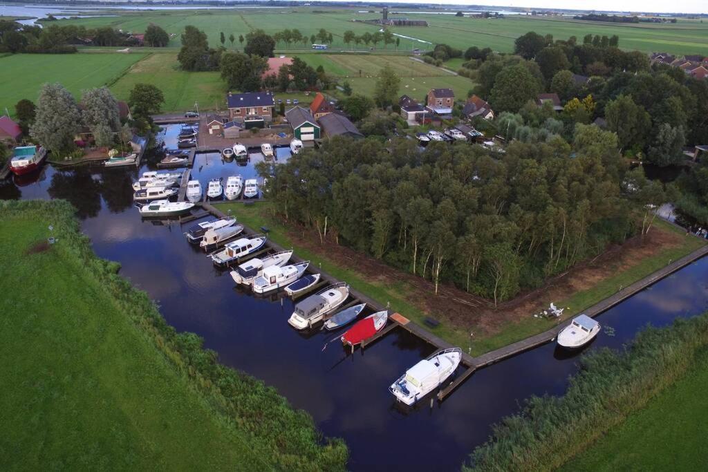 Boat Allemansfreon - Kamperen Op Het Water - Niet Om Mee Te Varen - Read Host Profile-Lees Hostprofiel Jutrijp エクステリア 写真