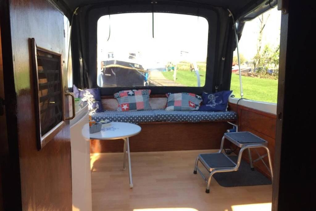 Boat Allemansfreon - Kamperen Op Het Water - Niet Om Mee Te Varen - Read Host Profile-Lees Hostprofiel Jutrijp エクステリア 写真