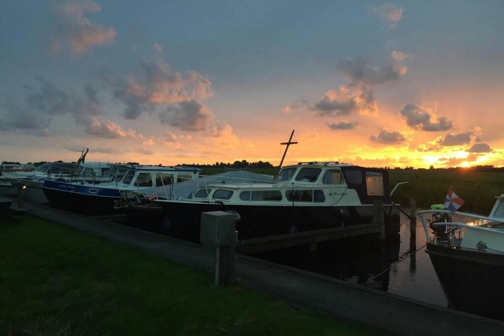Boat Allemansfreon - Kamperen Op Het Water - Niet Om Mee Te Varen - Read Host Profile-Lees Hostprofiel Jutrijp エクステリア 写真