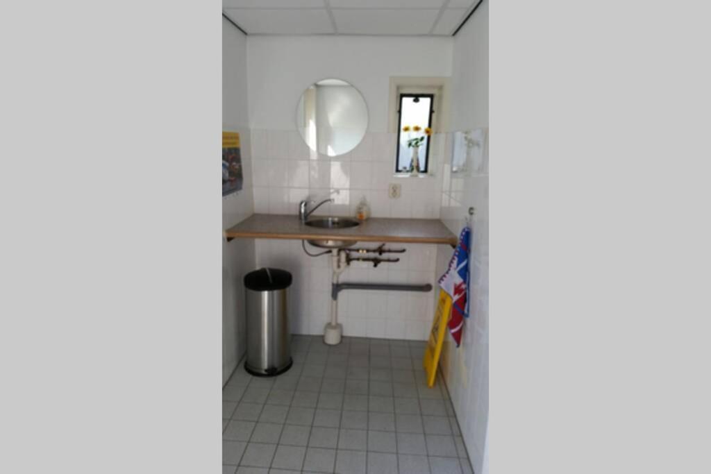 Boat Allemansfreon - Kamperen Op Het Water - Niet Om Mee Te Varen - Read Host Profile-Lees Hostprofiel Jutrijp エクステリア 写真
