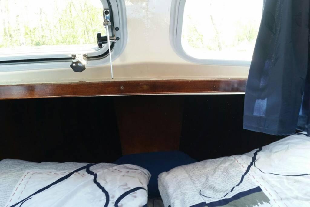 Boat Allemansfreon - Kamperen Op Het Water - Niet Om Mee Te Varen - Read Host Profile-Lees Hostprofiel Jutrijp エクステリア 写真