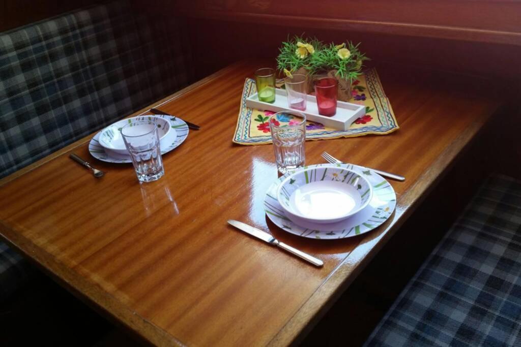 Boat Allemansfreon - Kamperen Op Het Water - Niet Om Mee Te Varen - Read Host Profile-Lees Hostprofiel Jutrijp エクステリア 写真