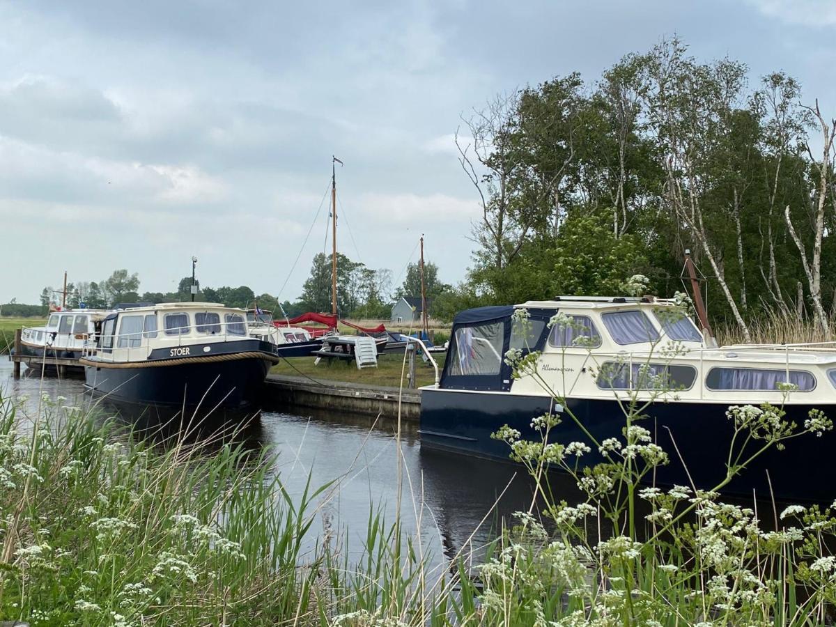 Boat Allemansfreon - Kamperen Op Het Water - Niet Om Mee Te Varen - Read Host Profile-Lees Hostprofiel Jutrijp エクステリア 写真